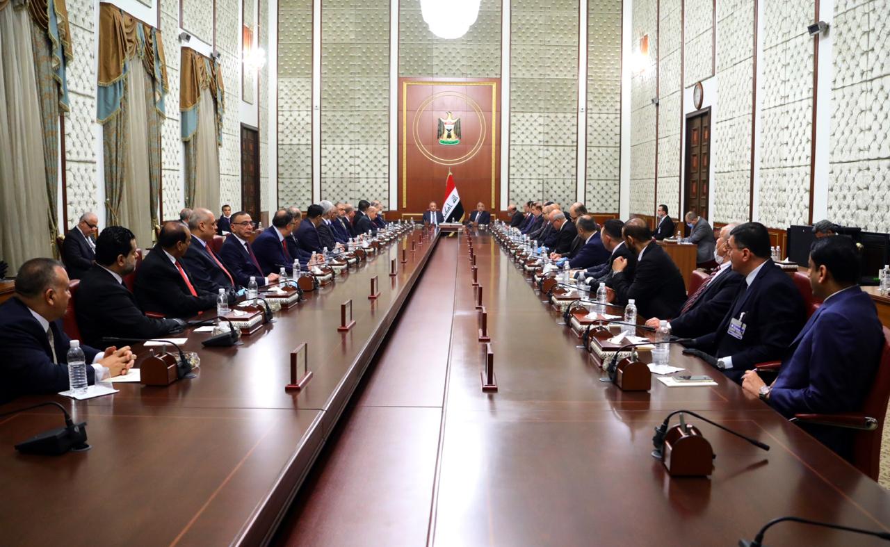 بالصور | أربع جمل لعبد المهدي بـ